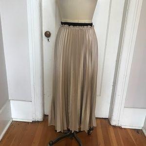Zara champagne pleated skirt